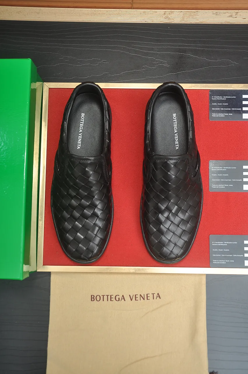 Men's shoes💰540💶【BV】Official website men's shoes👊🏻Cow leather braid🔰Cow leather lining rubber outsole🔲Counter 1:1 quality The identity of every successful man🍃The upper and solemn feet🚶🏻🚶🏻High-end custom counter original replicas📯Imported cowhide purely hand-woven🐂The last will not change regardless of wind or rain🔘Stand the verification of time🔍️Code number: 39-45 (45 custom-made)